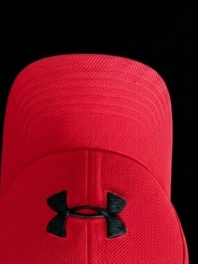 Under Armour Men’s Bright Red Logo Baseball Cap